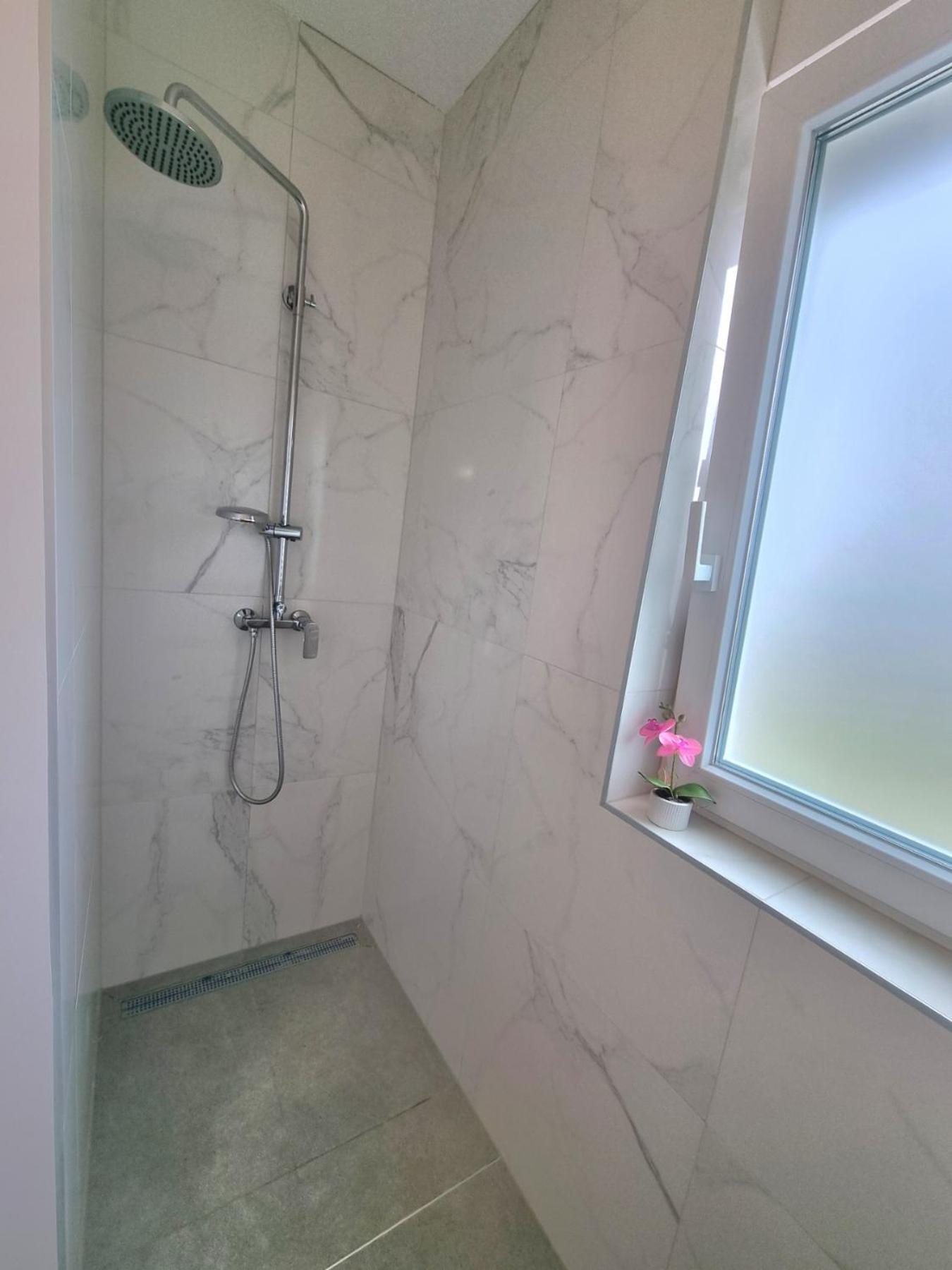 Crystal Apartment ウマグ エクステリア 写真
