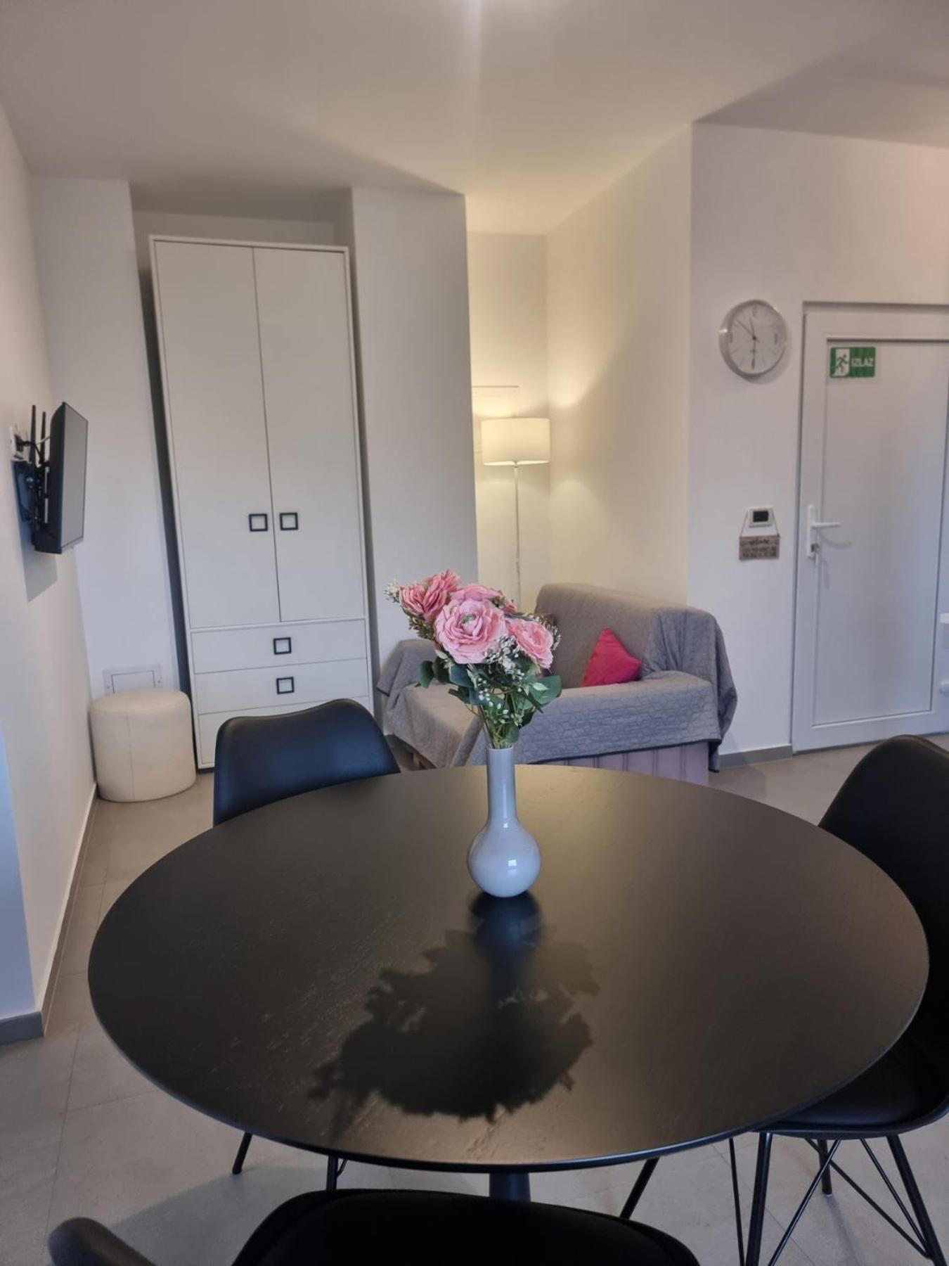 Crystal Apartment ウマグ エクステリア 写真